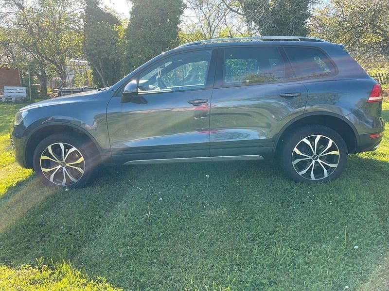 Gebraucht VW Touareg Exclusive 239 PS (175 kW) 2011 Grau SUV