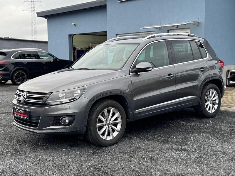 Grau Gebraucht 2016 VW Tiguan LOUNGE SUV | 13.500 € (Guter Preis) - Bild 1/4