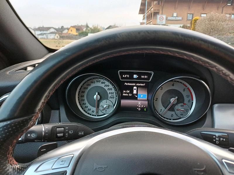 Gebraucht Mercedes GLA220 170 PS (125 kW) 2014 Grau SUV