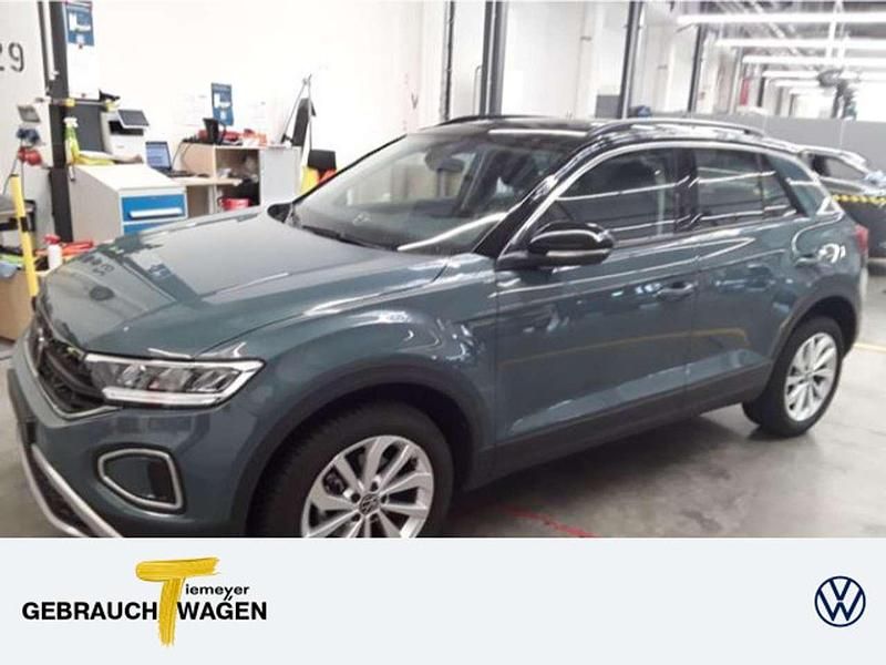 Blau Gebraucht 2024 VW T-Roc Life SUV | 25.790 € (Fairer Preis) - Bild 1/4