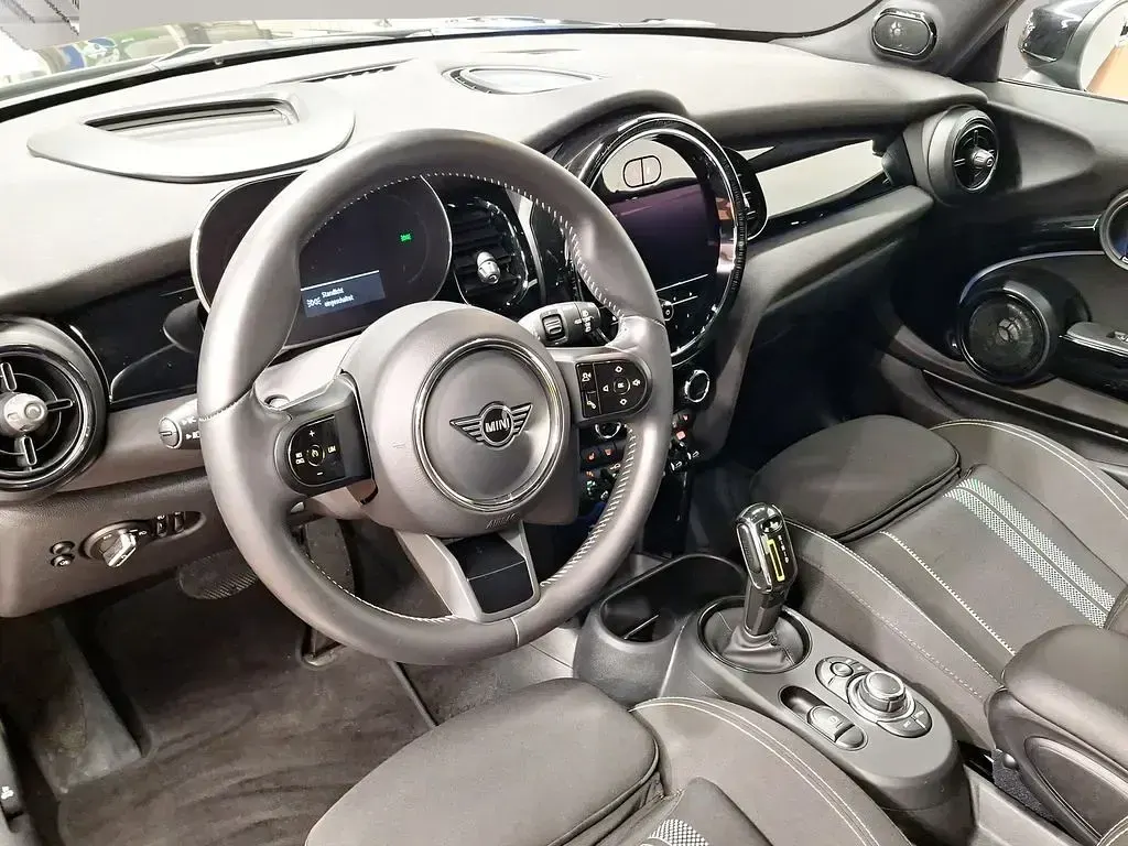 Käytetty Mini Cooper SE 135 kW (184 HP) 2023 Musta Viistoperä
