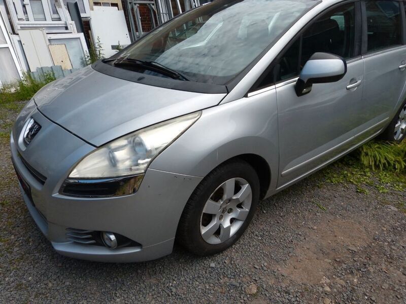 Gebraucht Peugeot 5008 Premium 156 PS (114 kW) 2011 Grau Van / Kleinbus