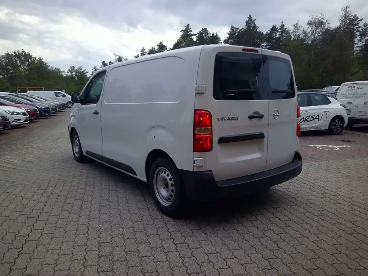 Gebraucht Opel Vivaro-e Combi 144 PS (105 kW) 2024 Kaolin weiß Van / Kleinbus