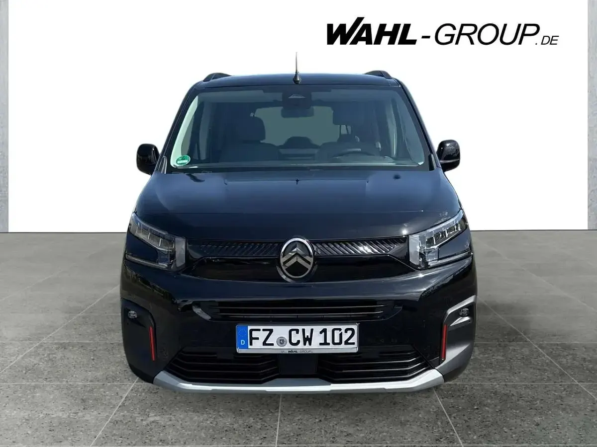 Gebraucht Citroën Berlingo 131 PS (96 kW) 2026 Lackierung schwarz perla nera/ Van / Kleinbus
