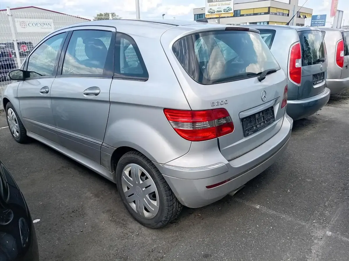 Gebraucht Mercedes B200 140 PS (102 kW) 2005 Silber Van / Kleinbus