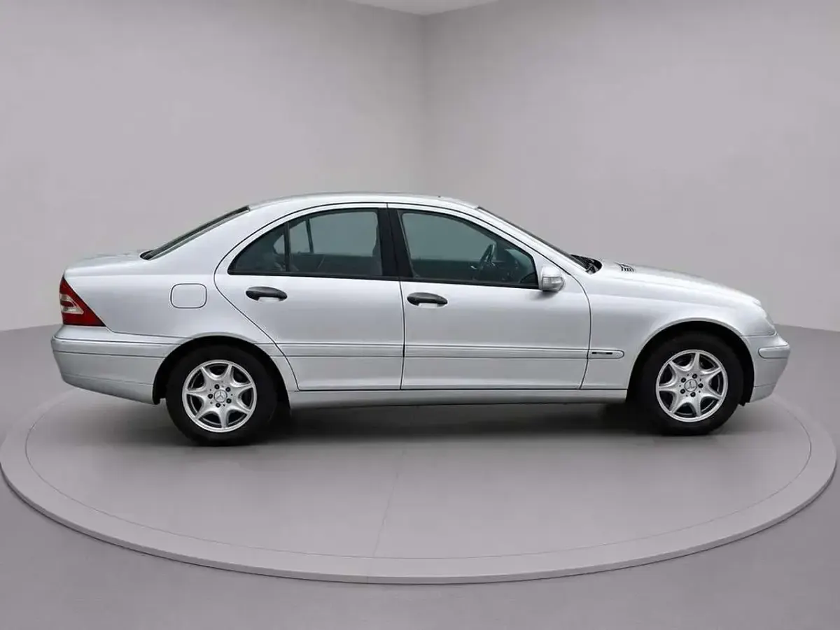 Gebraucht Mercedes C180 Classic 143 PS (105 kW) 2002 Silber Limousine