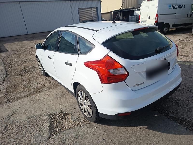 Gebraucht Ford Focus 100 PS (73 kW) 2014 Weiß Limousine