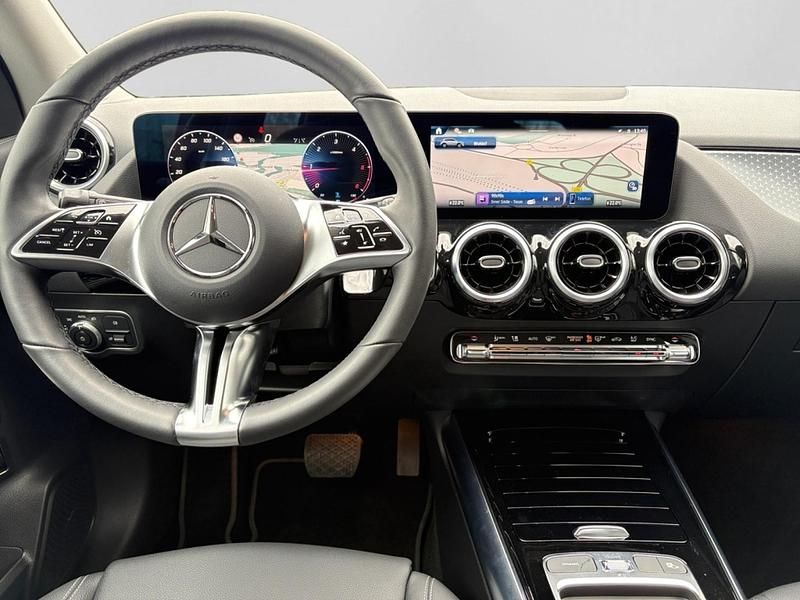 Gebraucht Mercedes GLA180 Progressive 85 PS (62 kW) 2024 Silber SUV