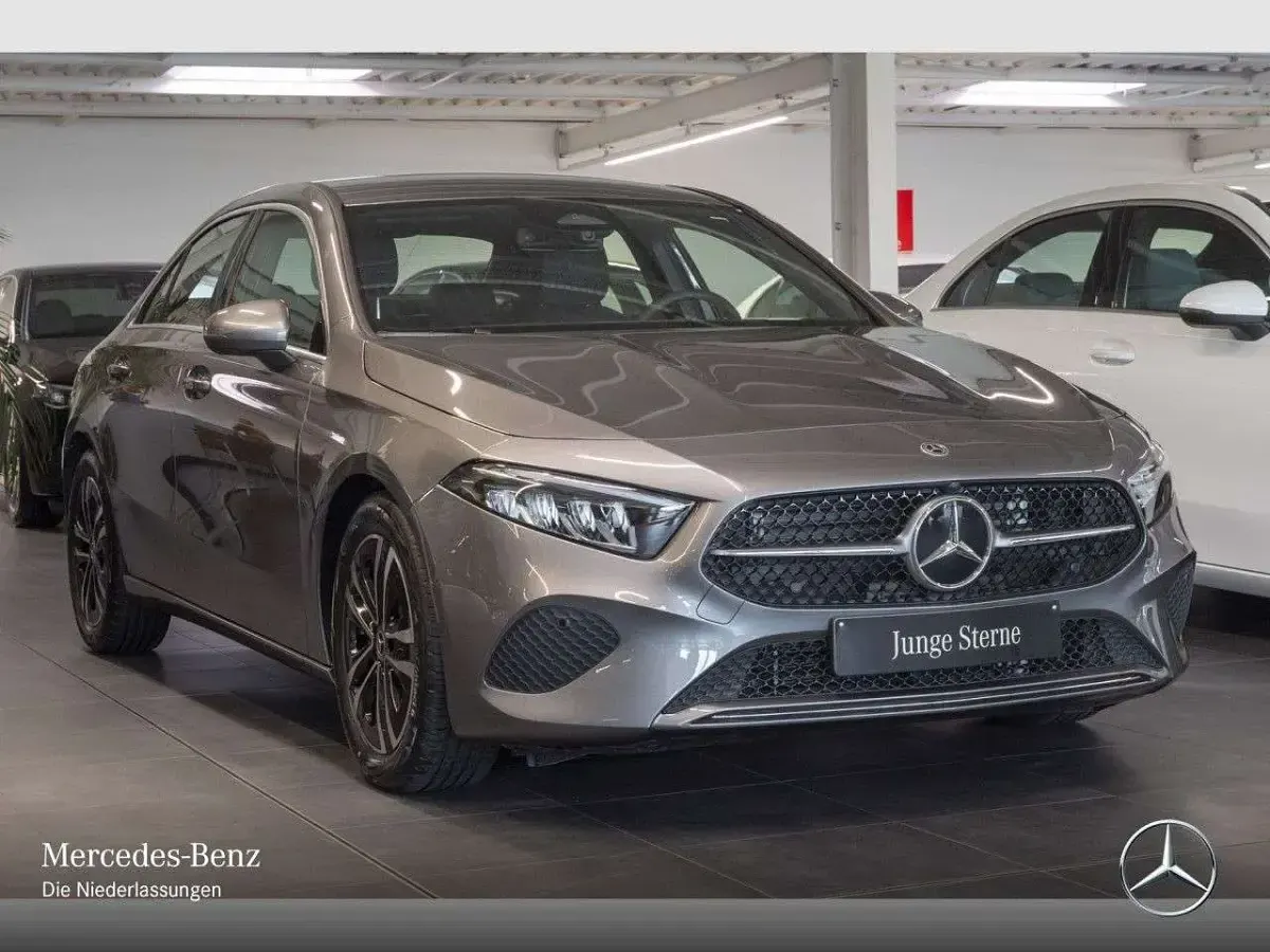 Gebraucht Mercedes A180 Advanced Plus 136 PS (100 kW) 2025 Grau Limousine