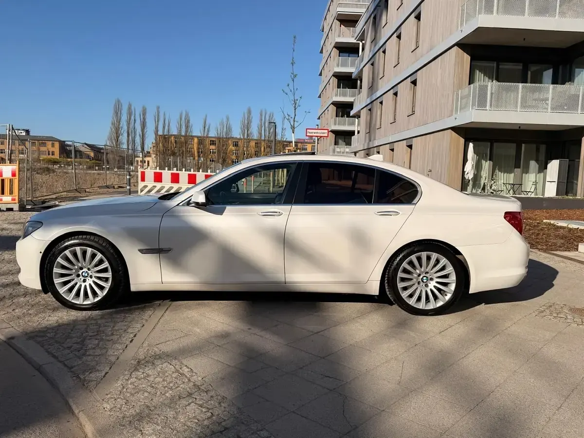 Gebraucht BMW 730 245 PS (180 kW) 2011 Weiß Limousine