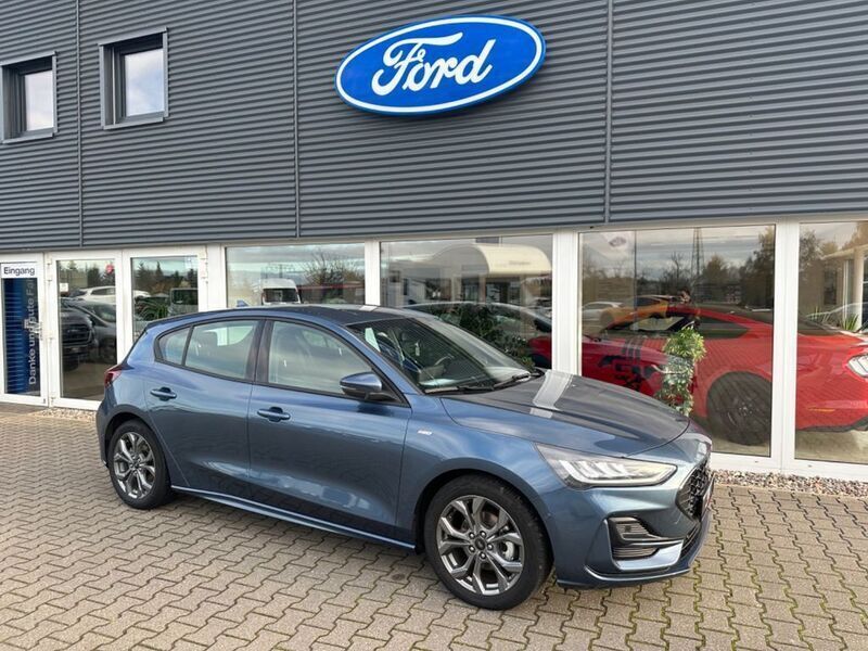 Blau Gebraucht 2023 Ford Focus ST-Line Limousine | 23.990 € (Etwas zu teuer) - Bild 1/4