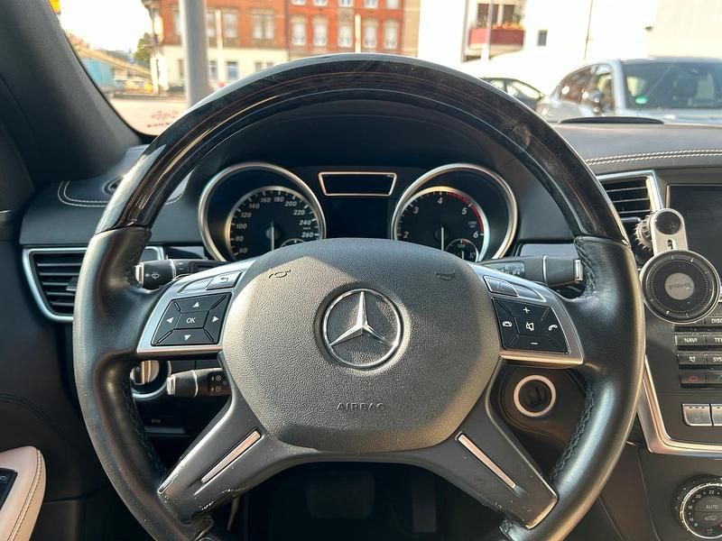 Gebraucht Mercedes ML350 258 PS (189 kW) 2012 Weiß SUV