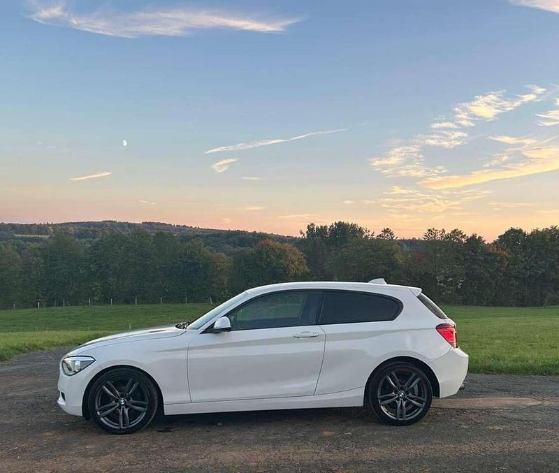 Weiß Gebraucht 2014 BMW 116 Performance Kleinwagen | 7.999 € (Fairer Preis) - Bild 1/4