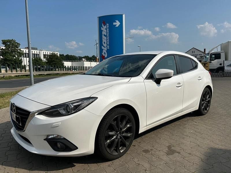 Weiß Gebraucht 2016 Mazda 3 Limousine | 14.500 € (Fairer Preis) - Bild 1/4