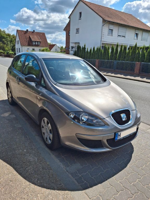 Grau Gebraucht 2006 Seat Altea Reference Van / Kleinbus | 1.750 € (Superpreis) - Bild 1/4