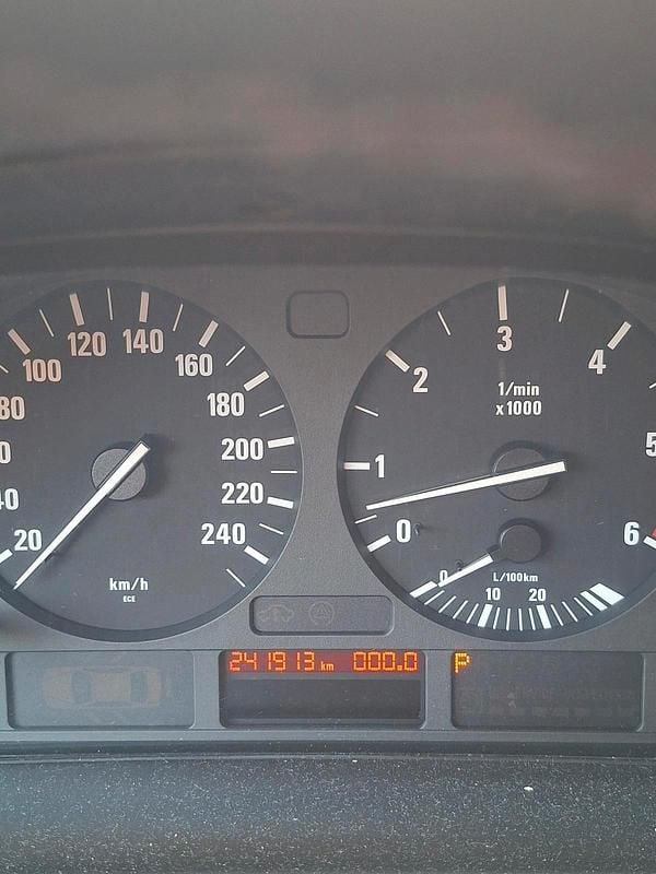 Gebraucht BMW 525 163 PS (119 kW) 2003 Grau Kombi