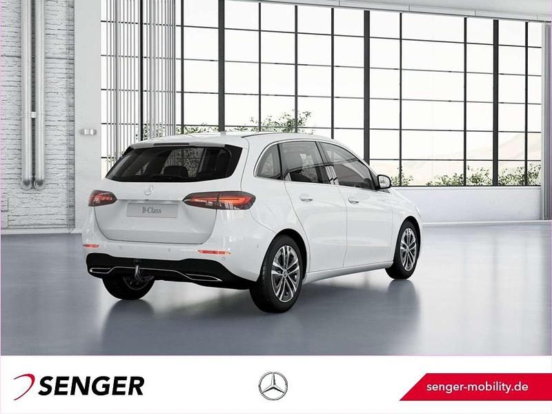 Gebraucht Mercedes B200 Progressive 163 PS (119 kW) 2024 Weiß Van / Kleinbus