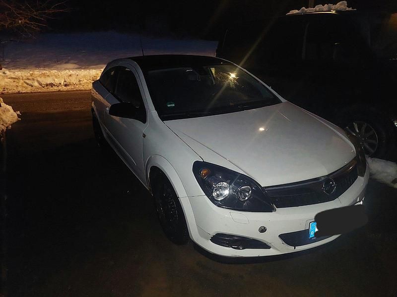 Weiß Gebraucht 2007 Opel Astra GTC Coupé | 1.800 € (Fairer Preis) - Bild 1/4