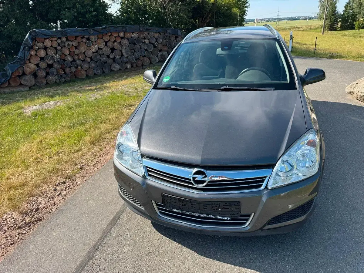 Gebraucht Opel Astra Edition 116 PS (85 kW) 2009 Grau Kombi