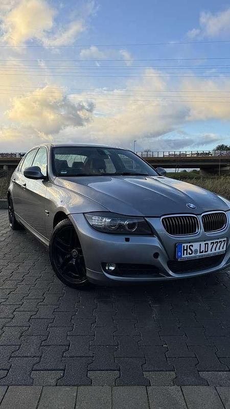 Gebraucht BMW 320 Sport Line 245 PS (180 kW) 2011 Grau Limousine