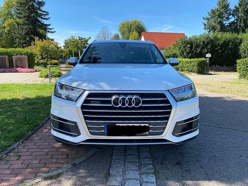 Weiß Gebraucht 2018 Audi Q7 Ambiente SUV | 32.750 € - Bild 1/4