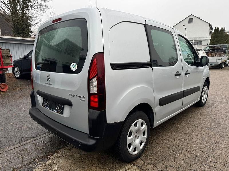 Gebraucht Peugeot Partner 90 PS (66 kW) 2015 Grau Van / Kleinbus
