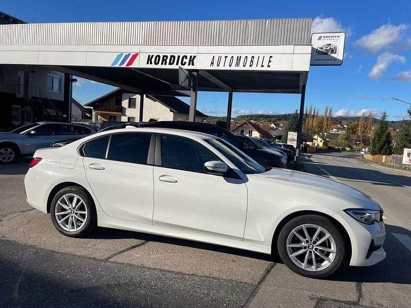 Gebraucht BMW 320 Advantage 190 PS (139 kW) 2021 Alpinweiss iii uni (300) Limousine