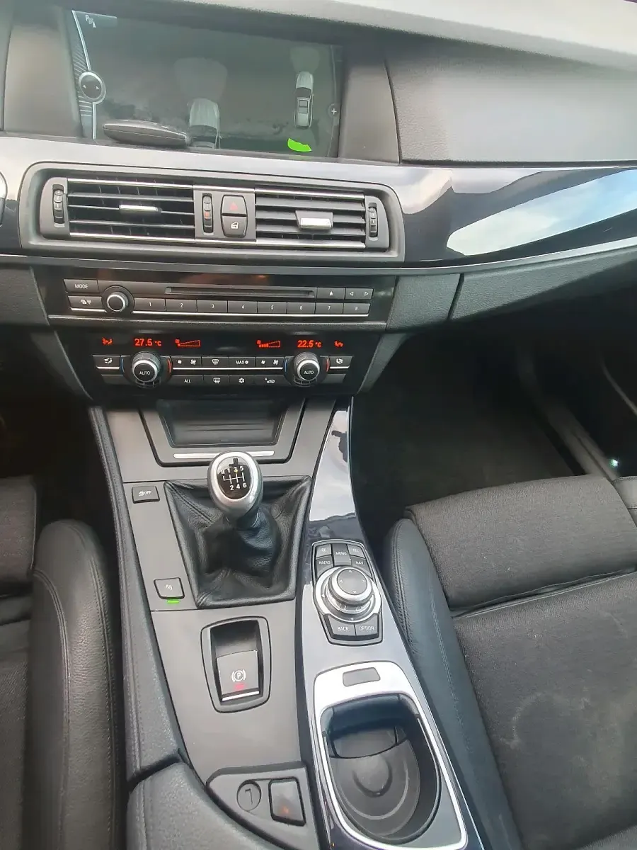 Gebraucht BMW 520 184 PS (135 kW) 2010 Schwarz Kombi