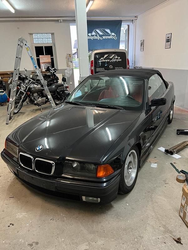 Schwarz Gebraucht 1998 BMW 318 Cabriolet Cabrio | 3.750 € (Superpreis) - Bild 1/2