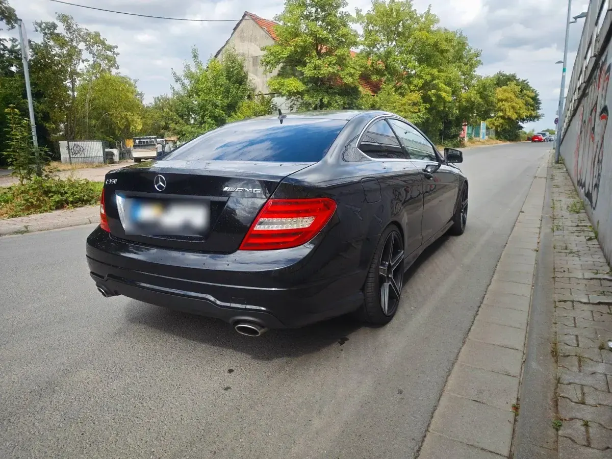 Gebraucht Mercedes C350 AMG 306 PS (225 kW) 2011 Schwarz Coupé