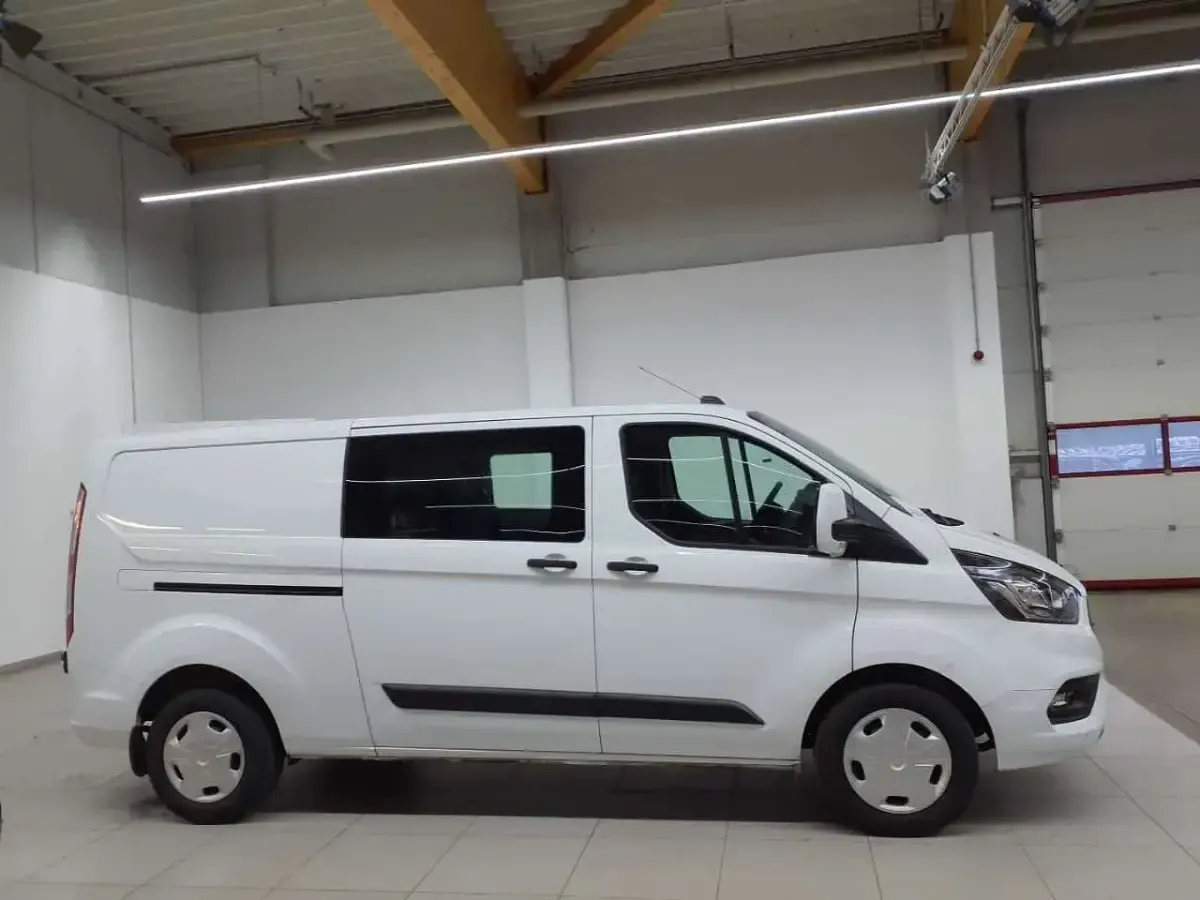 Używany Ford Transit Custom Trend 131 KM (96 kW) 2023 Biały Minivan