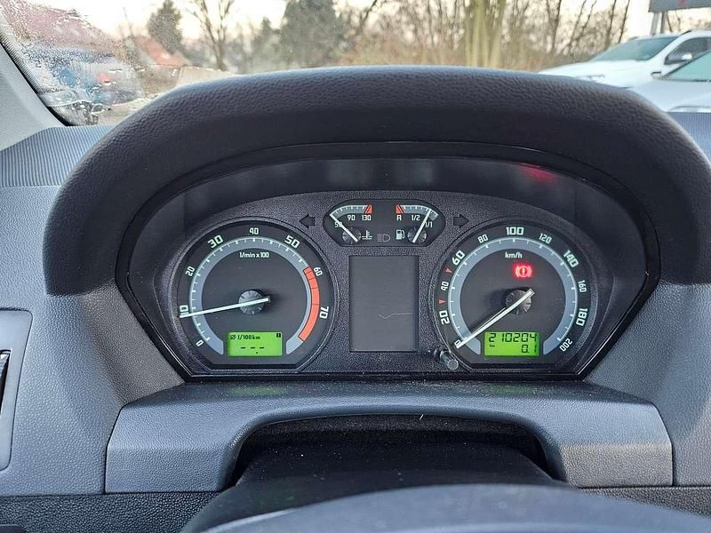 Gebraucht Skoda Fabia Ambiente 64 PS (47 kW) 2005 Flamenco rot metallic Kleinwagen