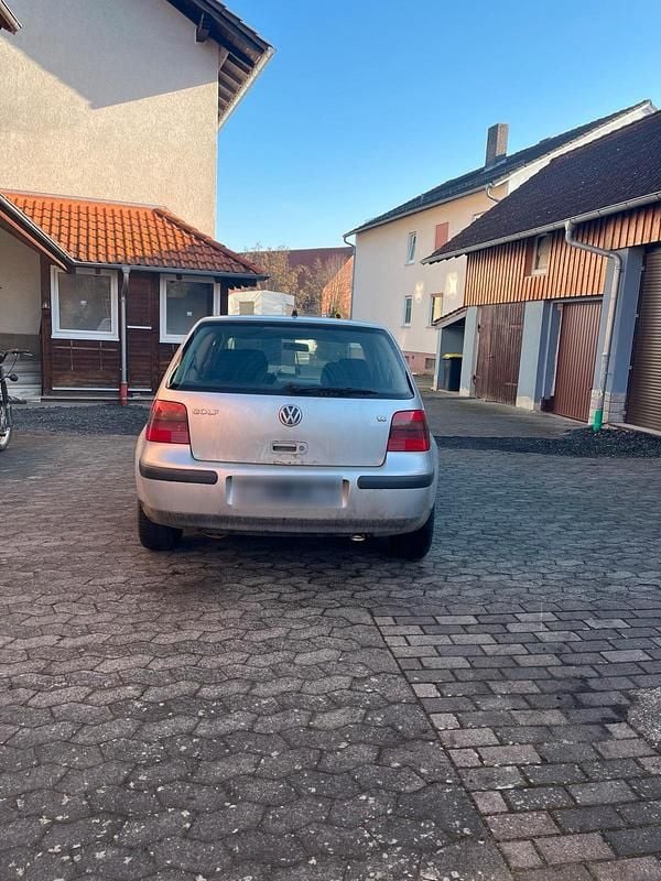 Gebraucht VW Golf IV 105 PS (77 kW) 2000 Silber Kleinwagen