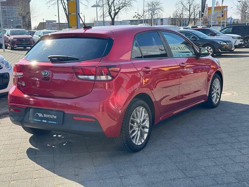 Gebraucht Kia Rio DREAM-TEAM Edition 99 PS (72 kW) 2017 Rot Kleinwagen