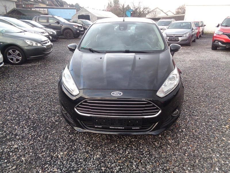 Gebraucht Ford Fiesta Titanium 101 PS (74 kW) 2015 Schwarz Limousine