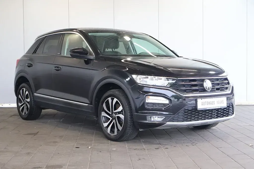 Second-hand VW T-Roc Active 150 CP (110 kW) 2022 Negru SUV