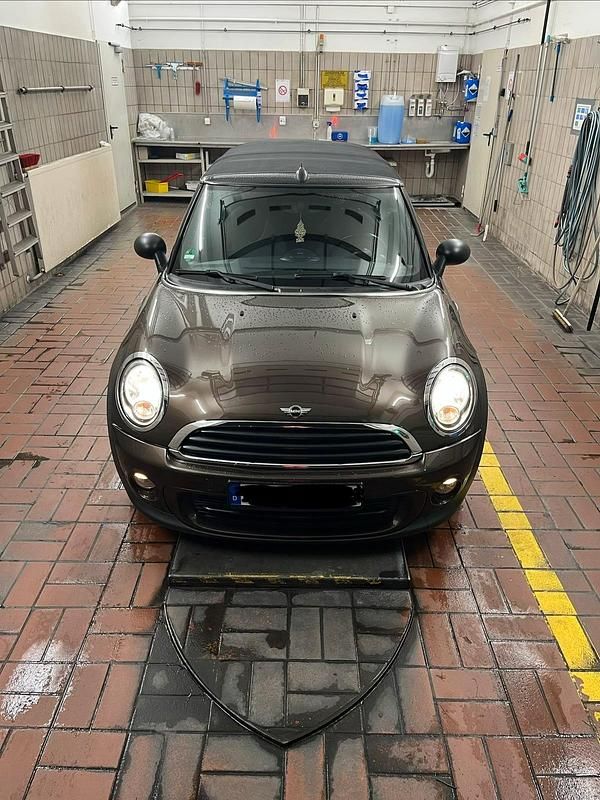 Braun Gebraucht 2011 Mini One Cabriolet Cabrio | 7.800 € (Fairer Preis) - Bild 1/4
