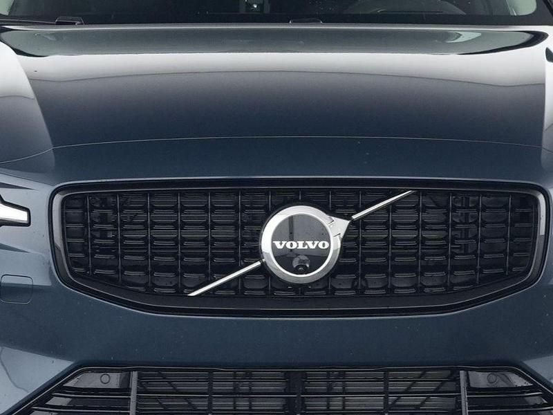 Gebraucht Volvo V60 Plus 197 PS (144 kW) 2025 Blau Kombi