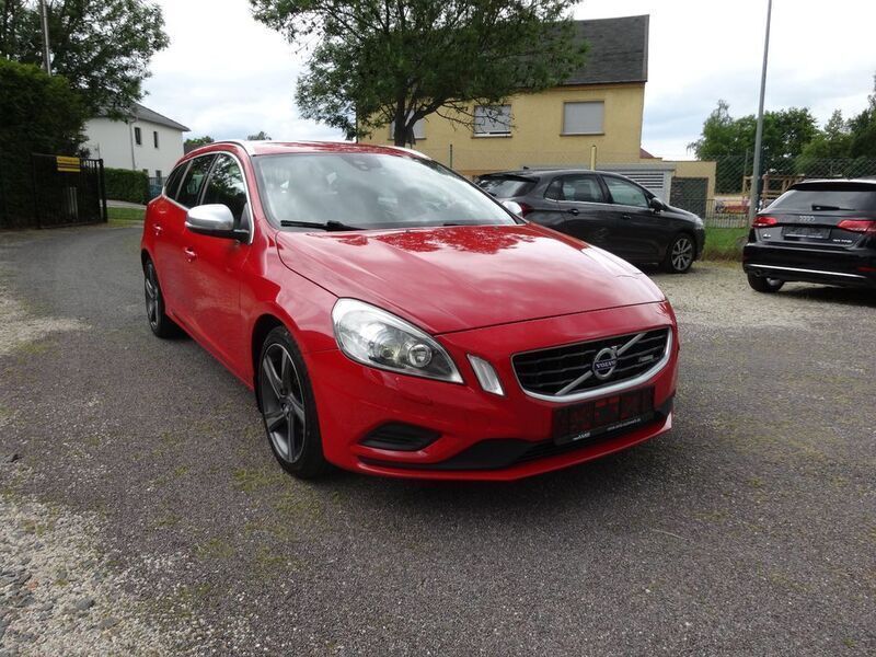 Rot Gebraucht 2012 Volvo V60 R-Design Kombi | 6.900 € (Fairer Preis) - Bild 1/4