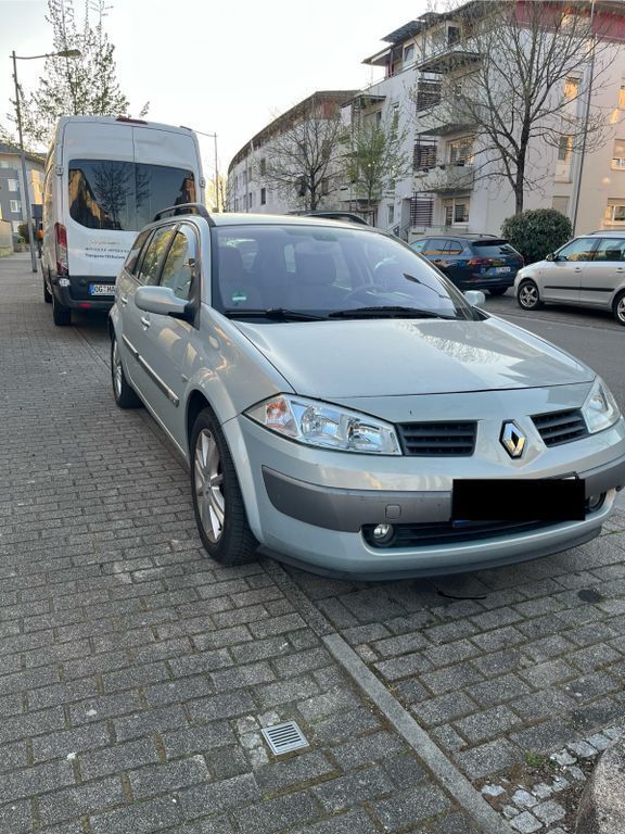 Silber Gebraucht 2004 Renault Mégane II Limousine | 1.500 € (Guter Preis) - Bild 1/4