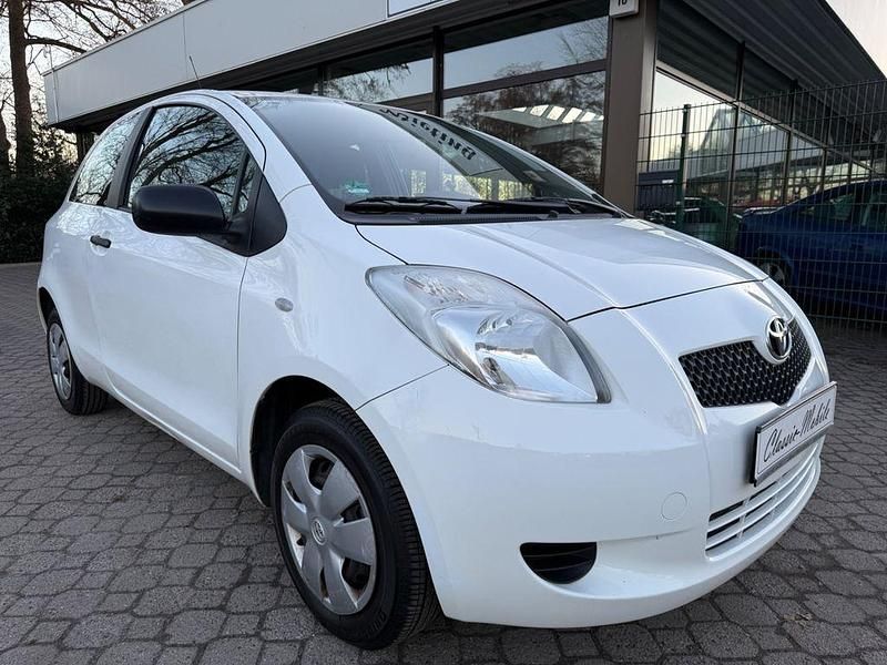 Gebraucht Toyota Yaris 69 PS (50 kW) 2006 Weiß Kleinwagen