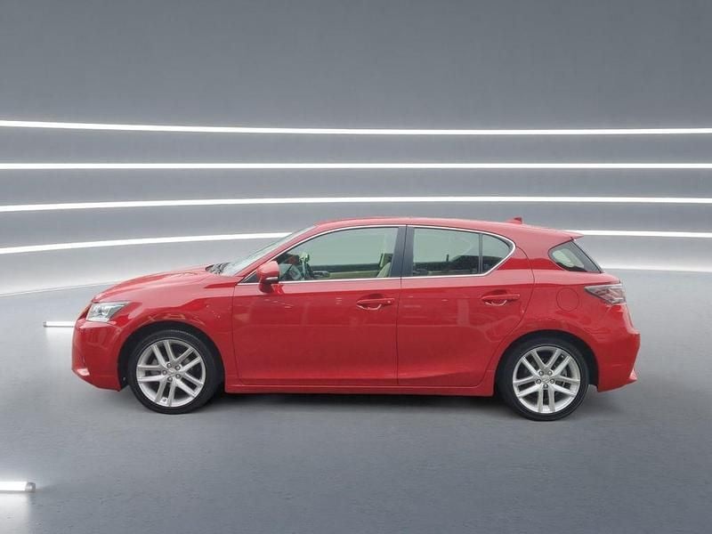 Gebraucht Lexus CT200h Luxury Line 136 PS (100 kW) 2016 Rot Limousine