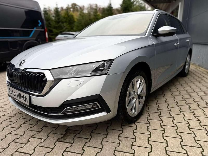 Brilliantsilber metallic Gebraucht 2024 Skoda Octavia Style Kombi | 30.900 € (Superpreis) - Bild 1/4