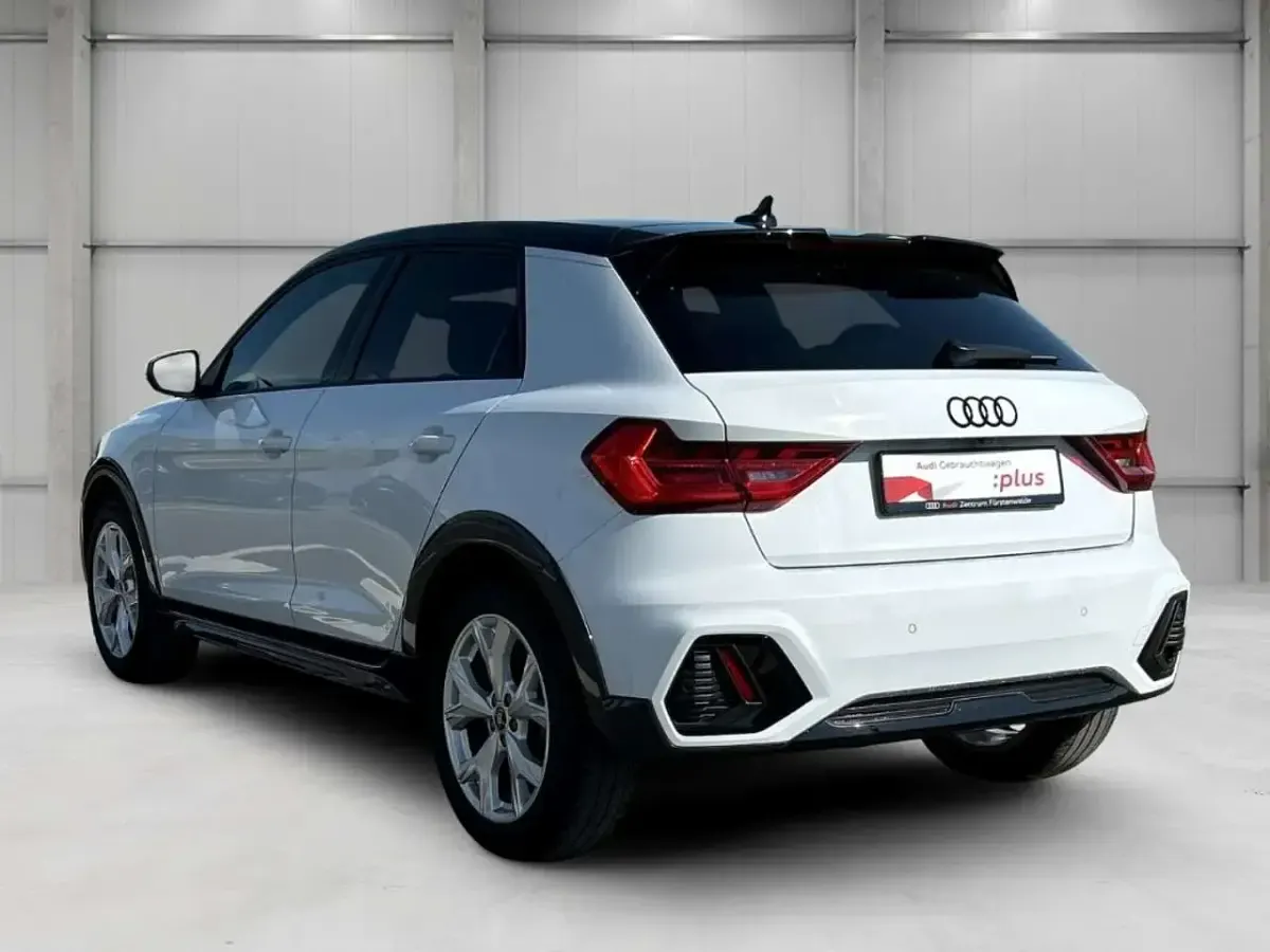 Gebraucht Audi A1 Ambiente 150 PS (110 kW) 2022 Gletscherweiß metallic SUV
