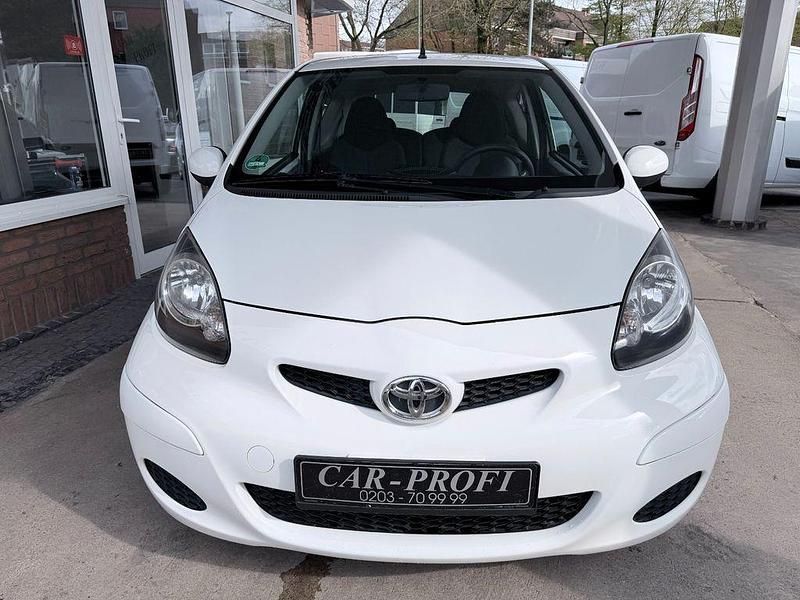 Gebraucht Toyota Aygo Cool 68 PS (50 kW) 2012 Weiß Kleinwagen