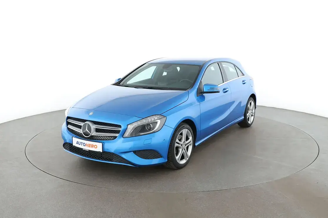 Gebraucht Mercedes A180 Urban 122 PS (89 kW) 2015 Kleinwagen