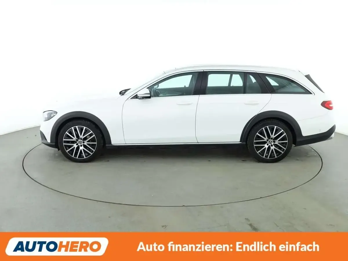 Używany Mercedes E400 330 KM (242 kW) 2021 Biały Kombi