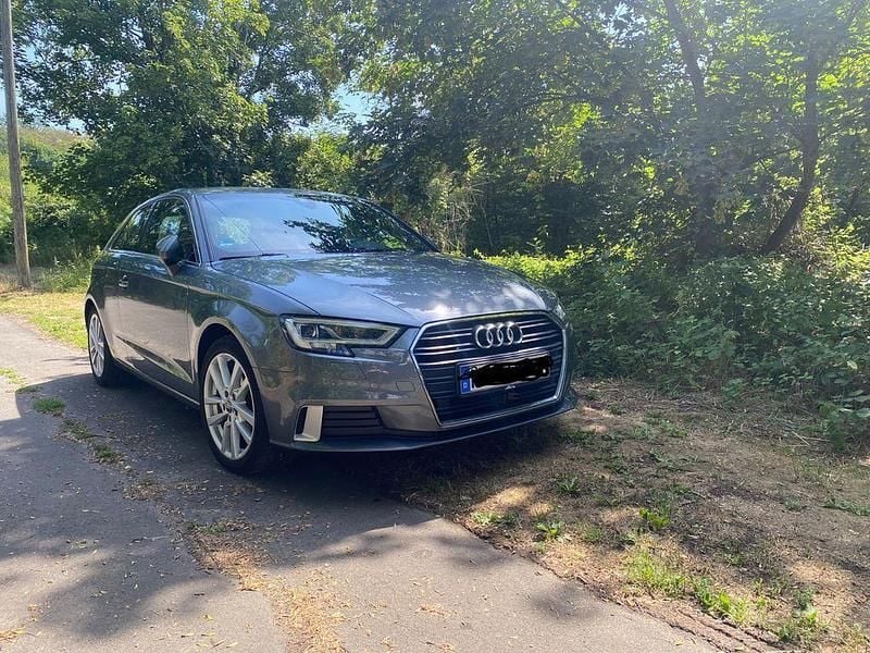 Grau Gebraucht 2016 Audi A3 Sport Limousine | 16.800 € (Fairer Preis) - Bild 1/4