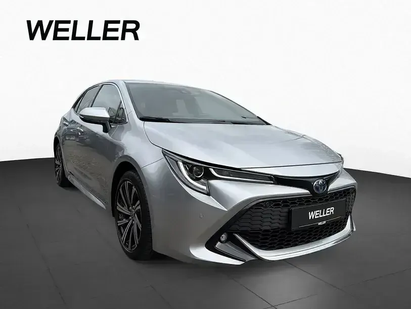 Second-hand Toyota Corolla 2023 Argintiu Berlinǎ