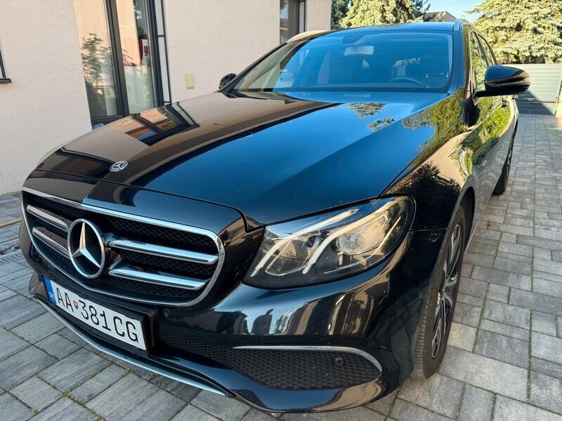 Schwarz Gebraucht 2019 Mercedes E300 Limousine | 22.990 € (Superpreis) - Bild 1/4